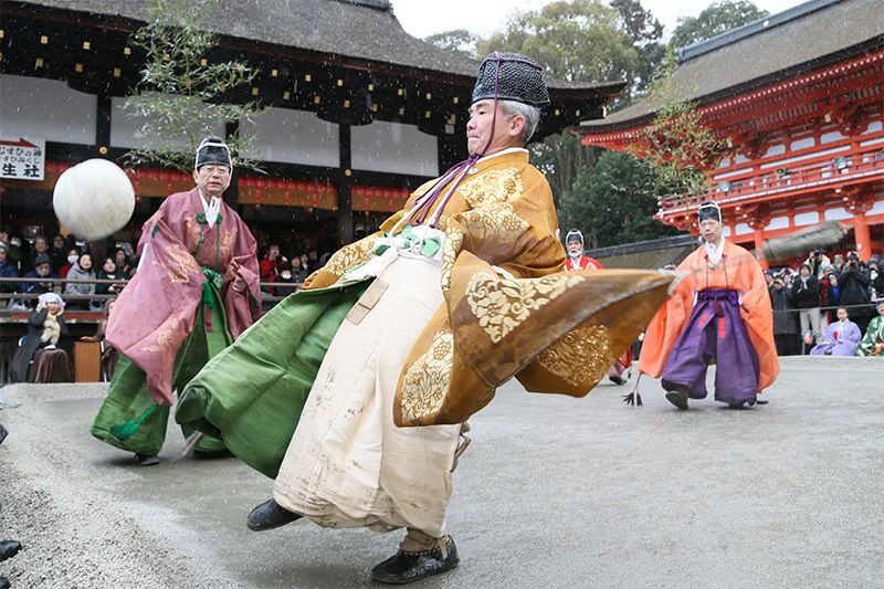 Kemari – A Ball Game from Medieval Japan That Taught Self-Control Instead of Competition Kemari – an ancient Japanese ball game that taught harmony, self-control, and focus instead of competition. Discover the philosophy of the “way of the ball” from the time of the Heian imperial court.