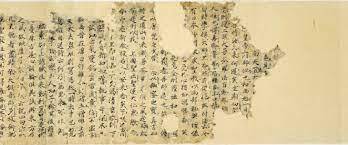 Na początku kobieta była Słońcem – historia Amaterasu Poznaj fascynującą historię Amaterasu, bogini słońca w mitologii japońskiej. Od archeologii i dawnych rytuałów, przez politykę Yamato i ideologię Meiji, aż po feminizm Hiratsuki Raichō i popkulturowe reinterpretacje — odkryj, jak jeden mit kształtował kulturę, tożsamość i wyobraźnię Japonii przez wieki.