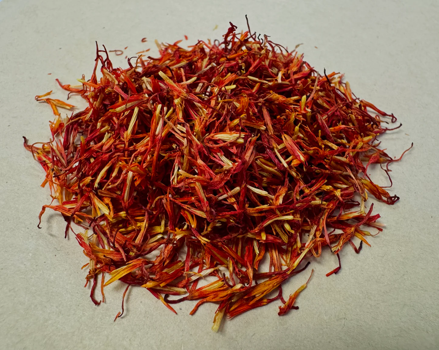 Polując na czas. Jesienne spacery momijigari jako lekcja japońskiej uważności. Momijigari to jesienne spacery wśród barwnych klonów, łączące tradycję, uważność i świadomość przemijania. O japońskim „polowaniu na czas”.