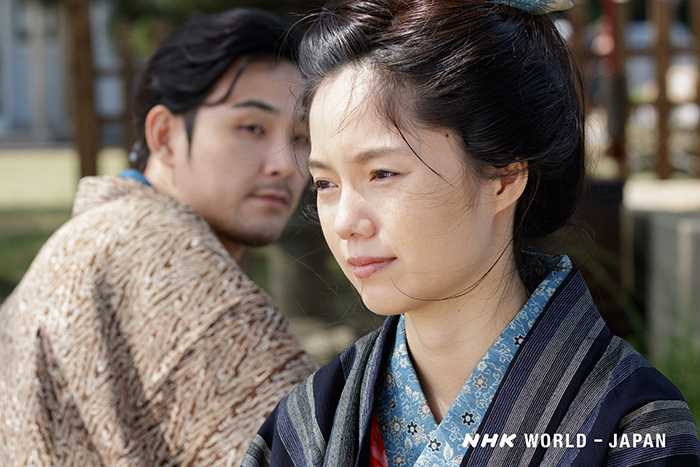 Uparta Ōi – genialna córka mistrza Hokusaia, która tworzyła, nie prosząc o pozwolenie Katsushika Ōi, uparta i genialna córka mistrza Hokusaia, żyła sztuką z dziką pasją i niepokornym spokojem. Malowała kobiety z dumą i ogniem, przekraczając granice wyznaczone jej przez epokę i nazwisko ojca.