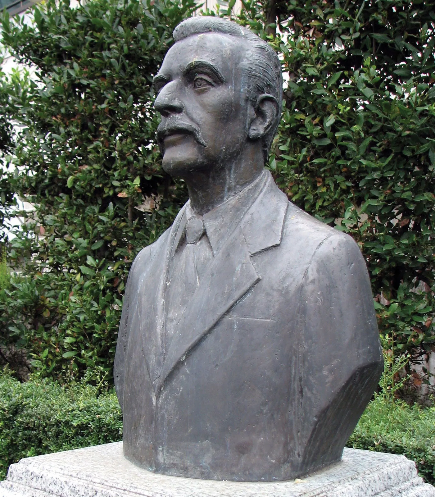 Japanese spirits took him in – the wandering of Lafcadio Hearn, author of Kwaidan The life, work, and philosophy of Lafcadio Hearn – Koizumi Yakumo, author of Kwaidan and chronicler of Japan.