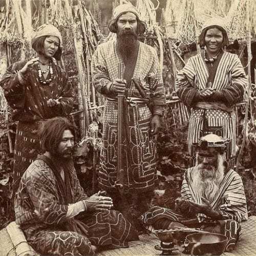 Ajnowie - autentyczne zdjęcie Artykuł o ajnuskiej wiosce Shiraoi na Hokkaido - jak żyli Ainu 500 lat temu - spacer przez ajnuską wioskę.