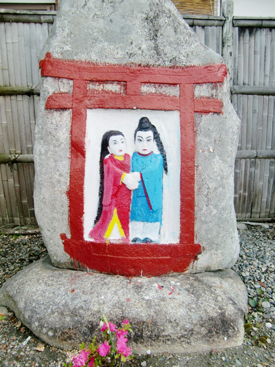 Walking Along a Country Road in Japan, You Encounter the Ancient Dōsojin Discover dōsojin – the stone deities of roads and boundaries in Japan. Their history, symbols, festivals, and presence in folk culture and anime.