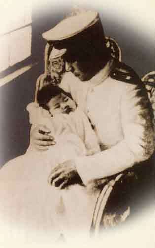 Prawdziwi kamikaze – listy chłopców do rodziny przed śmiercią Prawdziwi kamikaze: autentyczne listy i zapiski dwudziestoletnich pilotów i załóg kaiten pisane tuż przed misją. Fakty, kontekst i słowa do matek, ojców i sióstr.