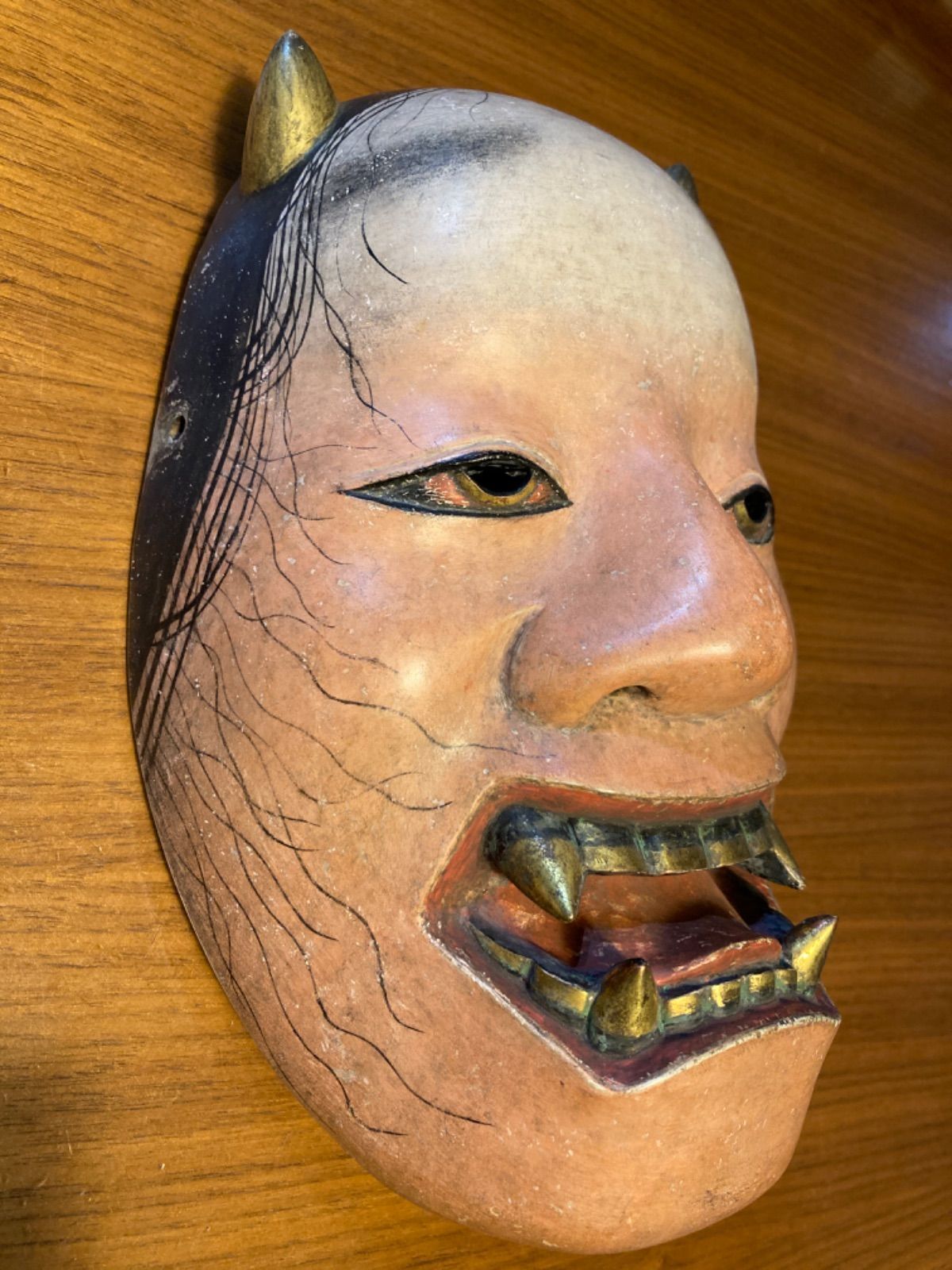 Hashihime przy moście Uji – jak kobieta, która nie chciała cicho odejść, stała się demonem Hashihime z mostu Uji – kobieta porzucona w epoce Heian, która stała się demonem. Tysiącletnia japońska legenda jako studium krzywdy niewysłuchanej.