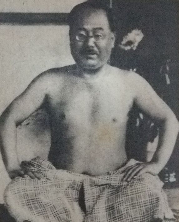Dawna Japonia na stronie trzeciej. Awantury, oszustwa i nocne perypetie w gazetach epoki Meiji Japonia Meiji z kroniki miejskiej gazet. Dziewczyna wyrzucona z mostu Eitai, kurtyzana gryząca policjanta, rodzina, która zjadła osiemdziesiąt jenów w zupie - perypetie ze strony trzeciej.
