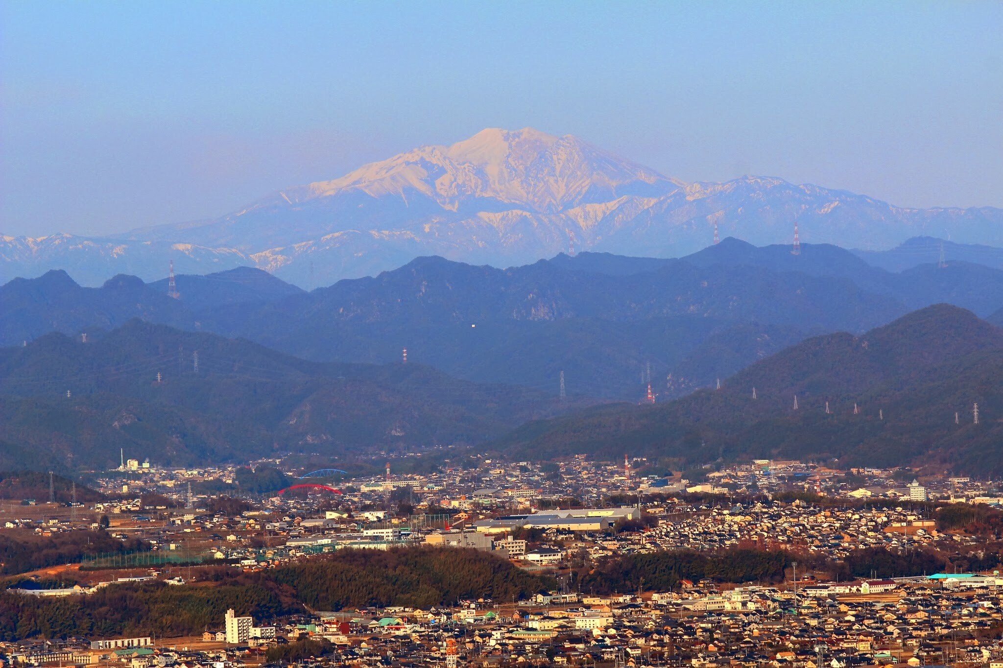 The Forgotten Torii Gate in the Concrete Underground – Amagamine Ochobo Inari An article about the forgotten Inari shrine and its torii gate in the underground tunnels of the Amagamine mountains in Gifu, Japan.