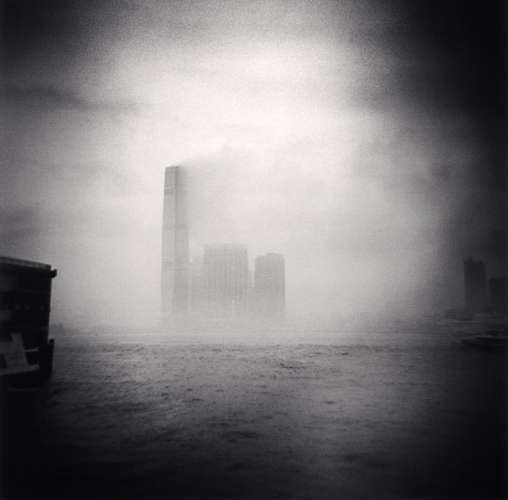 Gdy coś już znikło, ale jeszcze nie przystało istnieć. Yūgen – japońska estetyka zawieszenia. Yūgen – japońska estetyka półcienia i tajemnicy. O ukrytym pięknie, które istnieje między znikaniem a trwaniem, w sztuce, literaturze i codzienności.