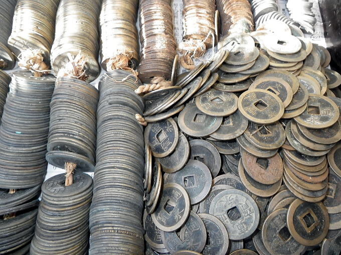 Państwo bez banków – system monetarny shogunów i kredyt mierzony honorem i wstydem w Japonii Edo Państwo bez banków i giełdy, w którym kredyt opierał się na zaufaniu, a pieniądz był częścią porządku świata – Japonia Edo za czasów shogunów.