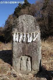 Walking Along a Country Road in Japan, You Encounter the Ancient Dōsojin Discover dōsojin – the stone deities of roads and boundaries in Japan. Their history, symbols, festivals, and presence in folk culture and anime.