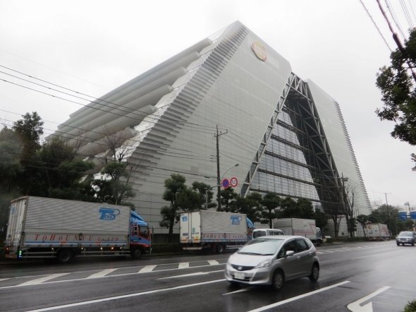 428: spotkajmy się na Shibuyi. Goroawase, czyli jak Japończycy mówią liczbami. Goroawase (語呂合わせ) to japońskie gry słowne, w których liczby brzmią jak sylaby: 39=sankyū, 428=Shibuya, 573=KONAMI. Etymologia, historia, szkolne mnemotechniki, daty i easter eggi z gier.