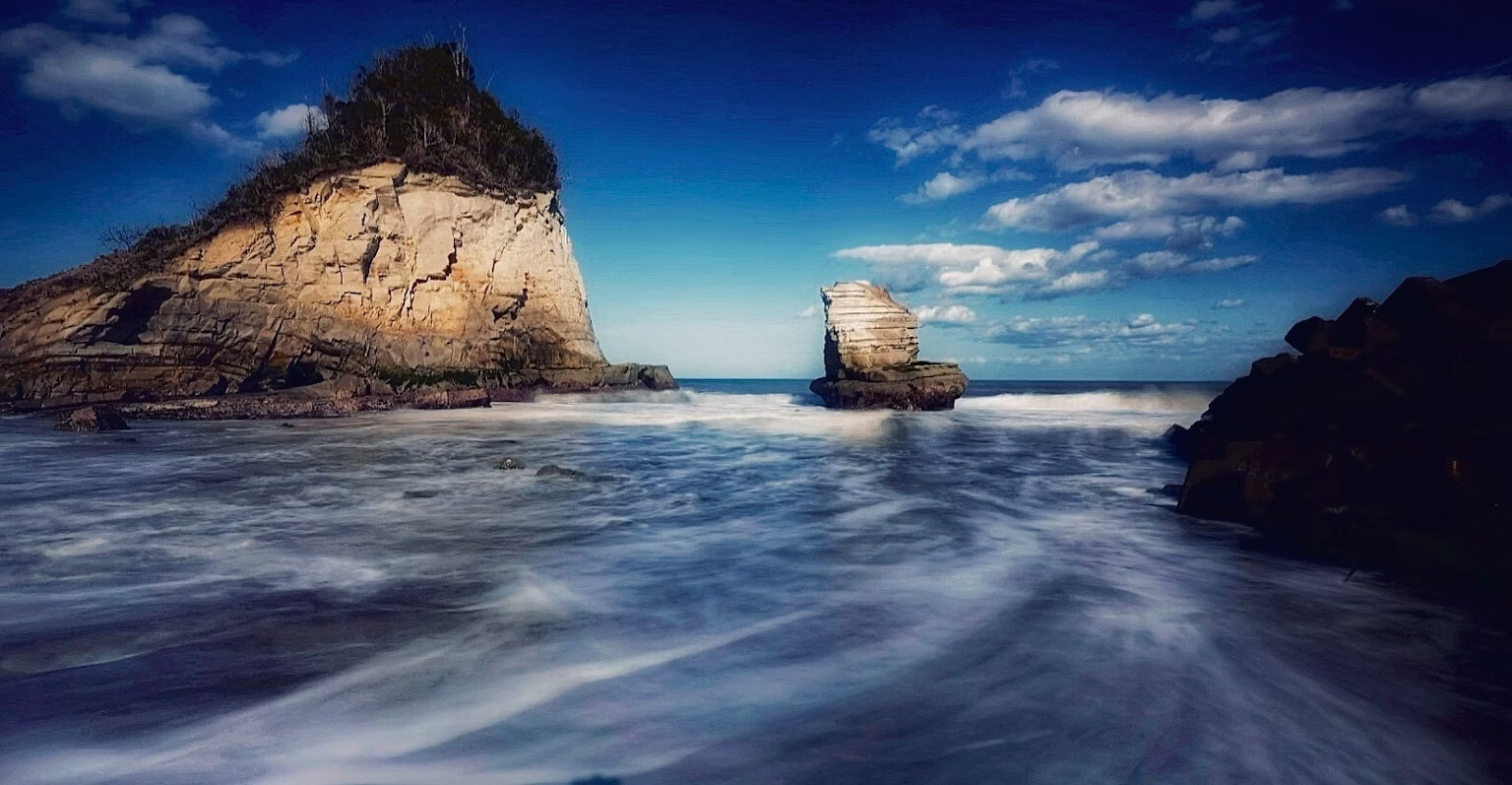 Słownik zachwytów – 15 japońskich słów na drobne chwile, które warto zapamiętać Japoński język pełen jest słów dla chwil, które łatwo przeoczyć. 15 nazw drobnych cudów natury, które pozwalają widzieć więcej.