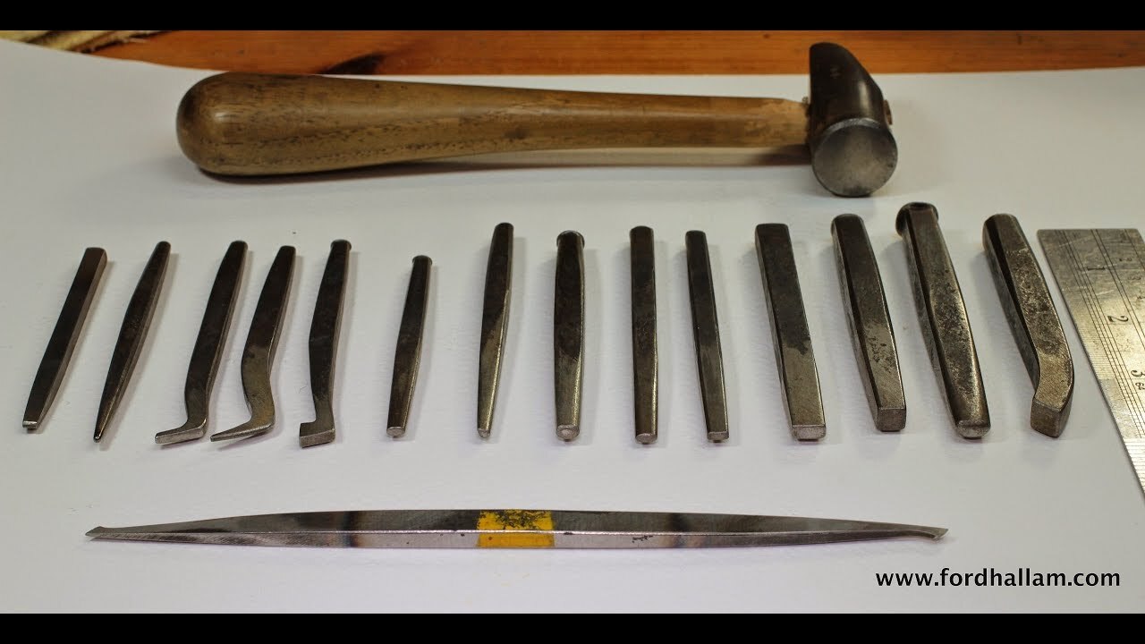 Narzędzia do uchidashi - sztuka japońskiego kowalstwa "Wypukłe kucie" Esej o samurajskim uzbrojeniu - maski ochronne na twarz, czyli men yoroi, czy menpo - ich budowa, symbolika i historia.