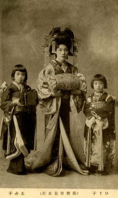 Oiran i pomocnice - Japonia Edo Artykuł o losie kobiet w Yoshiwarze i ich upamiętnieniu w Jokanji - świątyni wyrzuconych, Tokyo, Arakawa.