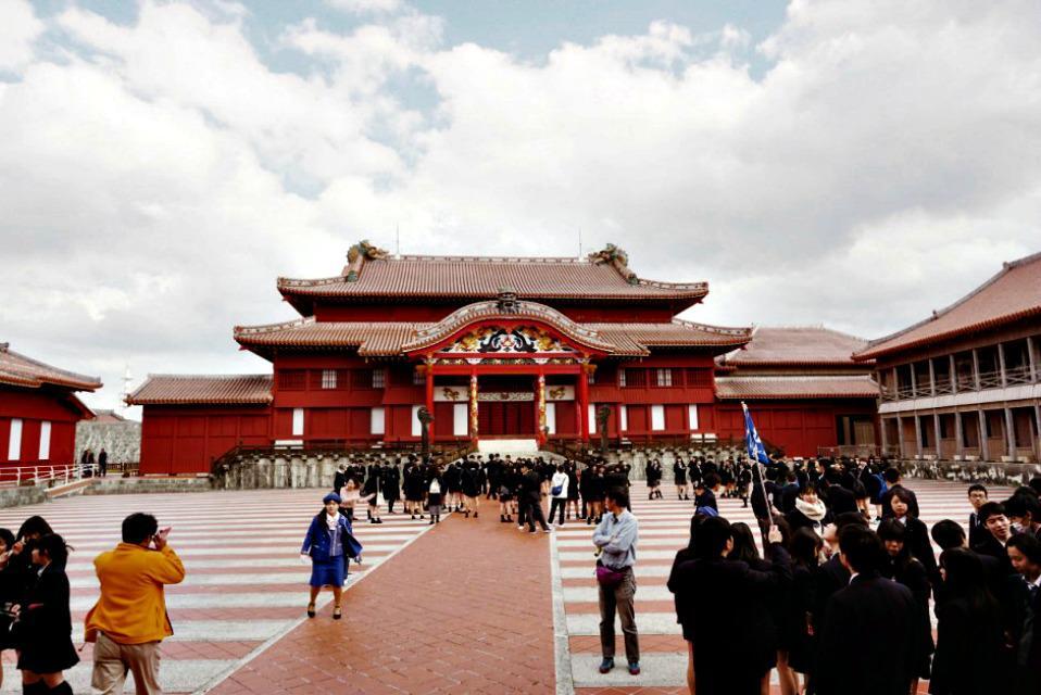 Winter Whispering Dreams: 10 Names for Snow in the Japanese Language 10 names for snow in Japanese language - how snow can be a space for thought, meditation and mono no aware feelings.