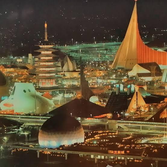 Wobec Oceanu jesteśmy rodakami. Stanisław Lem w Japonii. Tokio w „Solaris” Tarkowskiego grało przyszłość bez kanji, a Japończycy przez 40 lat czytali okrojoną powieść Lema. Dziś to dla nich najlepsza SF wszech czasów.