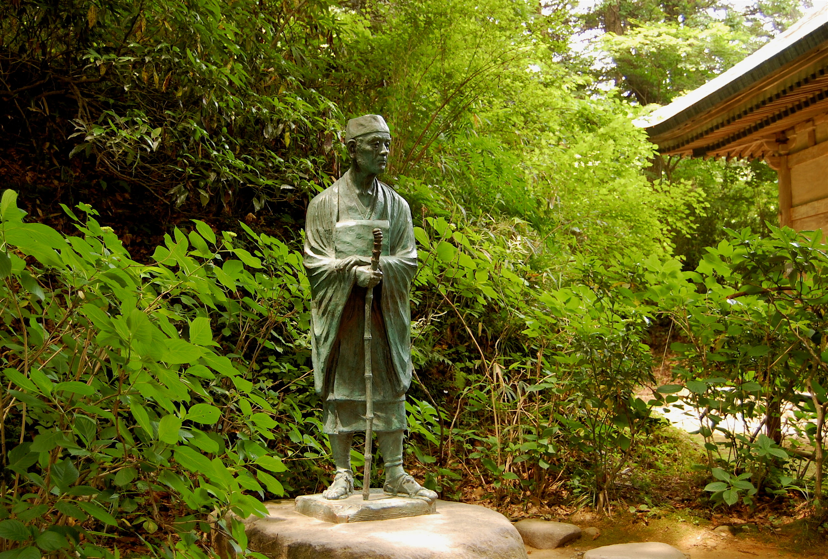 Tokugawa Tsunayoshi, pomnik Esej o psim Shogunie - Tokugawa Tsunayoshi i jego prawie o współczuciu żywym istotom (Shorui Awaremi no Rei) - jak w Edo chroniono zwierzęta przed okrucieństwem.