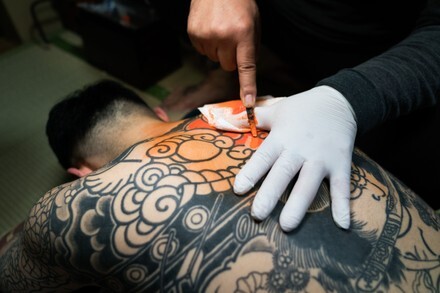Tebori - jak yakuza wykonuje irezumi. Irezumi - tatuaże yakuzy. Czym są, jaka jest ich historia i co je łączy z japońską sztuką ukiyo-e?