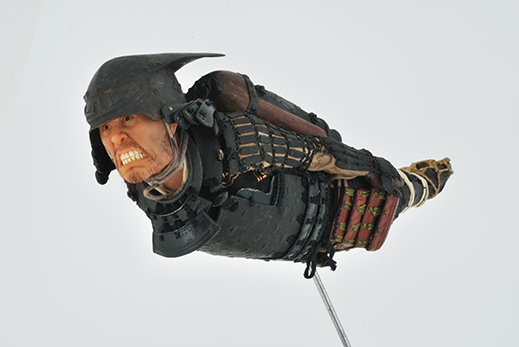 I don’t know who I am or why I’m here – so I put on a samurai armor and start scrolling. Ironic Compassion in the Art of Tetsuya Noguchi Tetsuya Noguchi and the Samurai with a Smartphone – Ironic, Moving Art about Identity, Nostalgia, and a Modern World without Rules