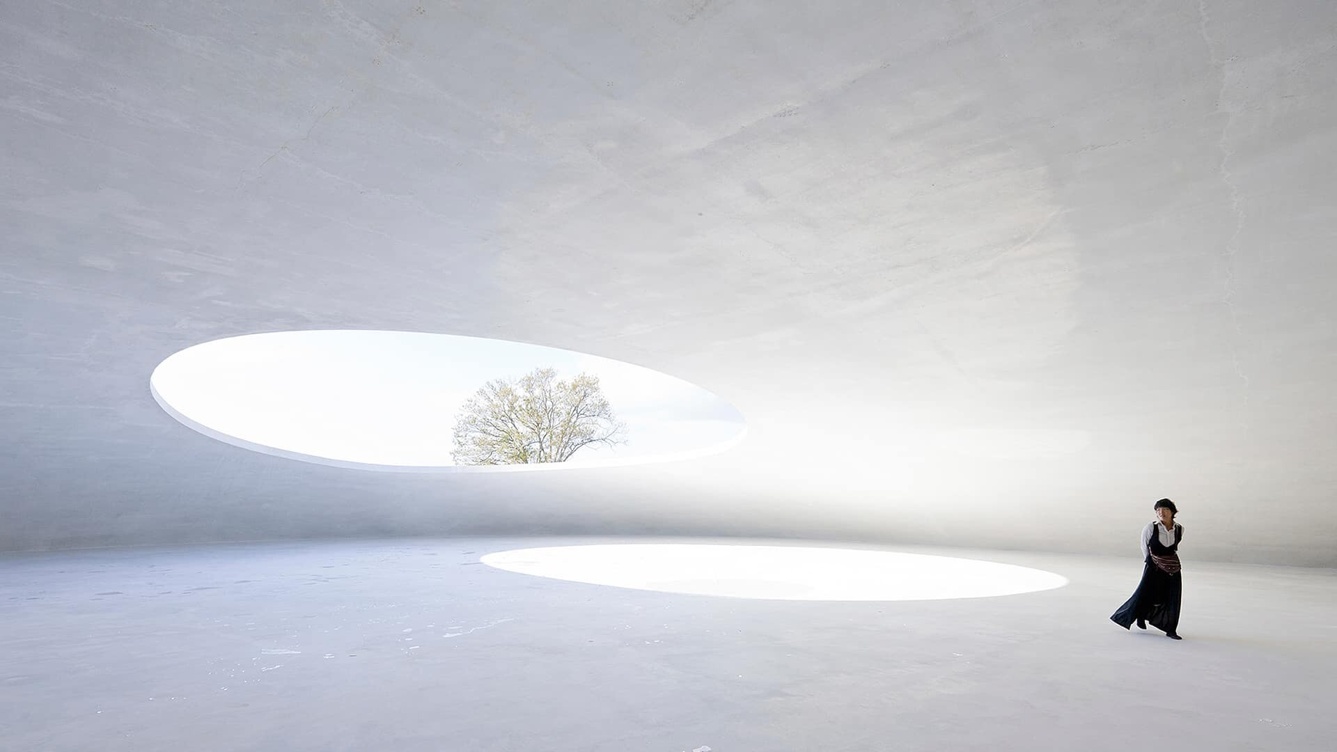 Gdy coś już znikło, ale jeszcze nie przystało istnieć. Yūgen – japońska estetyka zawieszenia. Yūgen – japońska estetyka półcienia i tajemnicy. O ukrytym pięknie, które istnieje między znikaniem a trwaniem, w sztuce, literaturze i codzienności.