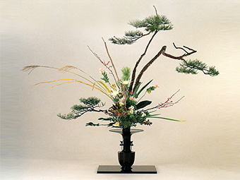 Rikka - tradycyjna ikebana, Japonia. Esej o japońskiej sztuce kwiatowej - ikebana. Jak uosabia ona filozofię zen i mono no aware oraz styl wabi sabi? Historia japońskiej sztuki.