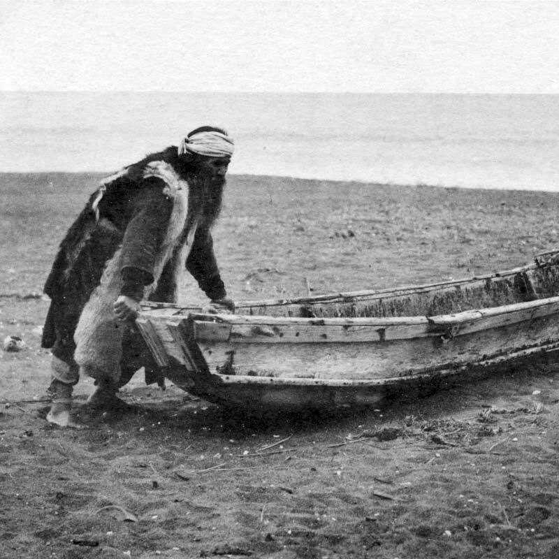 Połów ryb - zdjęcie Ainu Artykuł o ajnuskiej wiosce Shiraoi na Hokkaido - jak żyli Ainu 500 lat temu - spacer przez ajnuską wioskę.