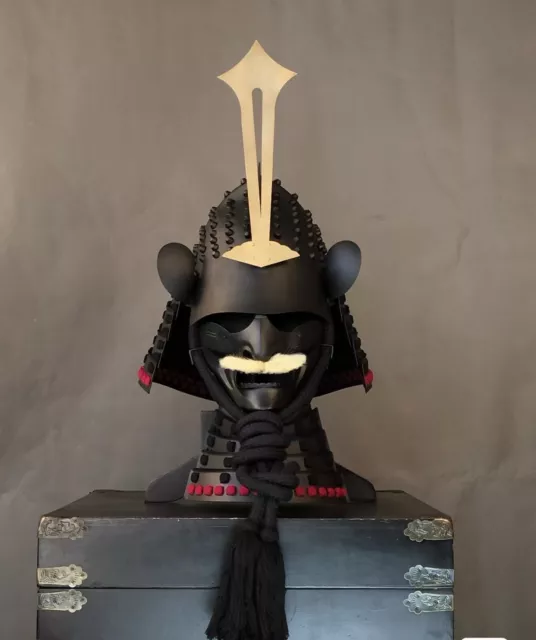 Ryububo - maska samurajska Esej o samurajskim uzbrojeniu - maski ochronne na twarz, czyli men yoroi, czy menpo - ich budowa, symbolika i historia.