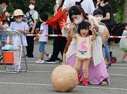 Festiwal ziemniaka w Japonii: kartoflane tańce Jaga Matsuri pod górą Yōtei Poznaj japońskie Jaga Matsuri – niezwykły festiwal ziemniaka w Kutchan na Hokkaidō. Tańce, parady i kartoflana radość u stóp góry Yōtei!