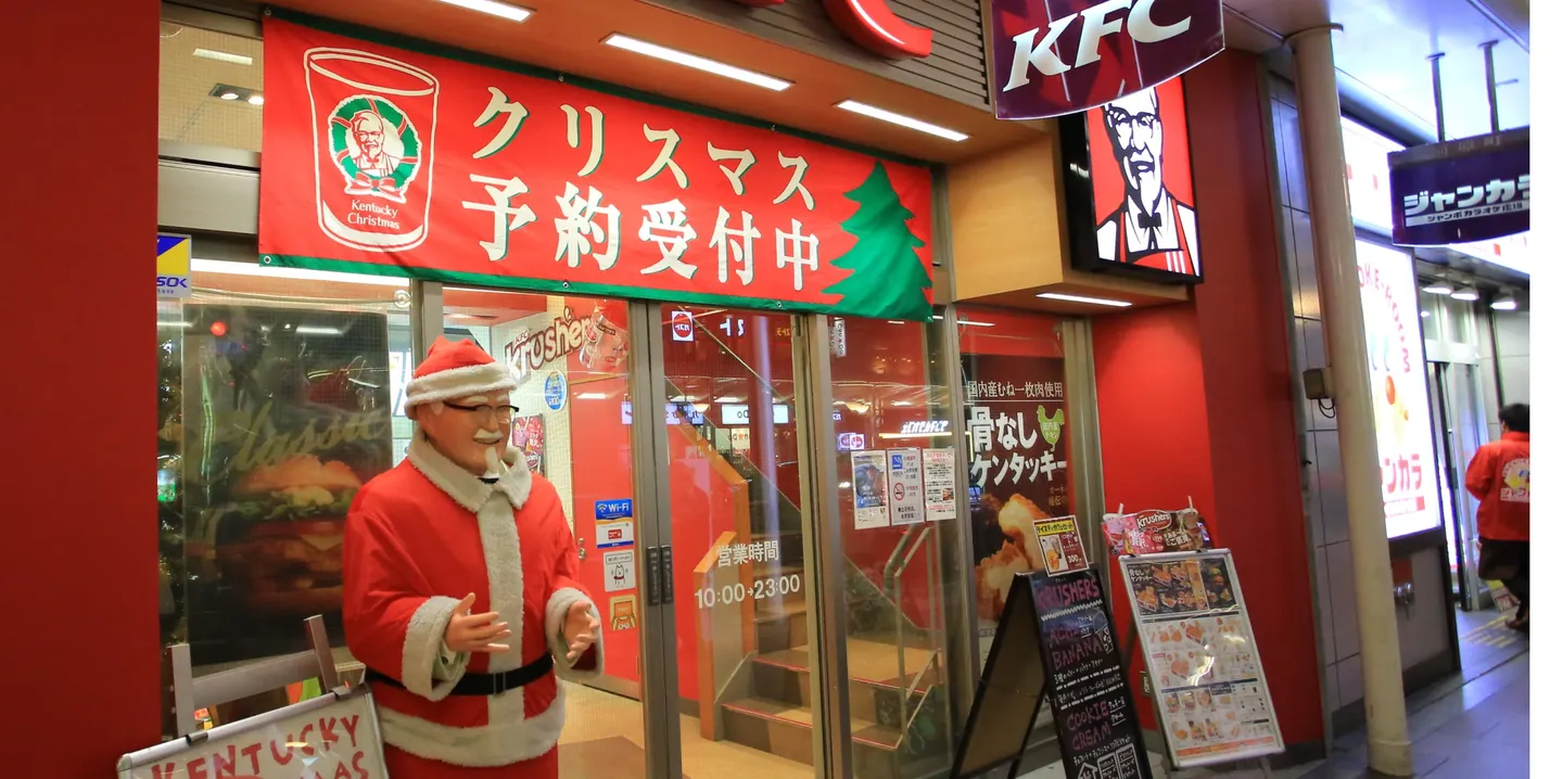 Santa Sanders, KFC i Boże Narodzenie w Japonii Artykuł o tym, jak Japończycy spędzają Święta Bożego Narodzenia. Co robią w Japonii na Wigilię?