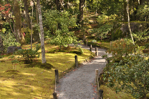 Kodowanie wiatru - techniki tajnej komunikacji szkół ninja w czasie wojen Sengoku Esej o technikach kodowanej komunikacji między oddziałami shinobi na przestrzeni historii Muromachi i Edo Japonii.