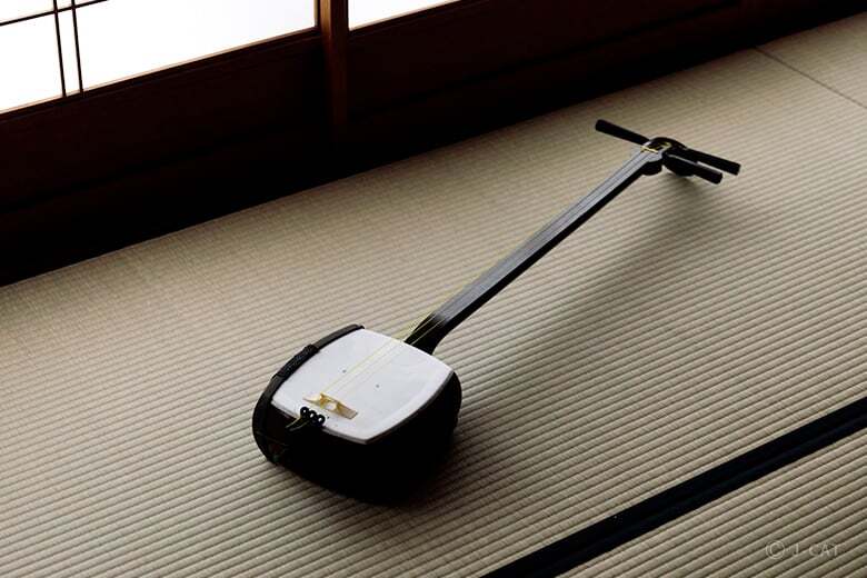 Opowieść młodej Takao z Yoshiwary – bezduszna historia pod powierzchnią pięknej legendy Takao II, słynna tayū z Yoshiwary. Demistyfikacja legendy o miłości i tragedii. Rzeczywistość niewolnej pracy, długu i przemocy w Edo.