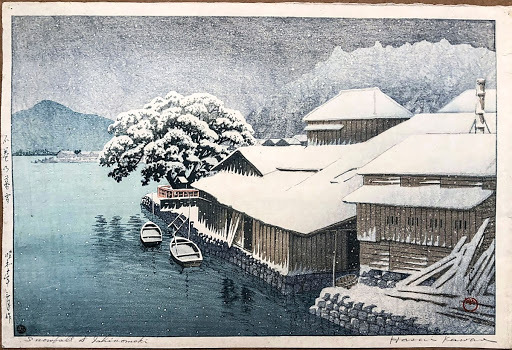 Nostalgia z ukrytym ostrzem. Shin-hanga to nie pocztówka. To diagnoza. Shin-hanga: nowe ukiyo-e w epoce fotografii. Hasui, Watanabe i Tokyo po 1923 – śnieg, nocne światło i modernizacja ukryta w detalach, między nostalgią a prawdą epoki.