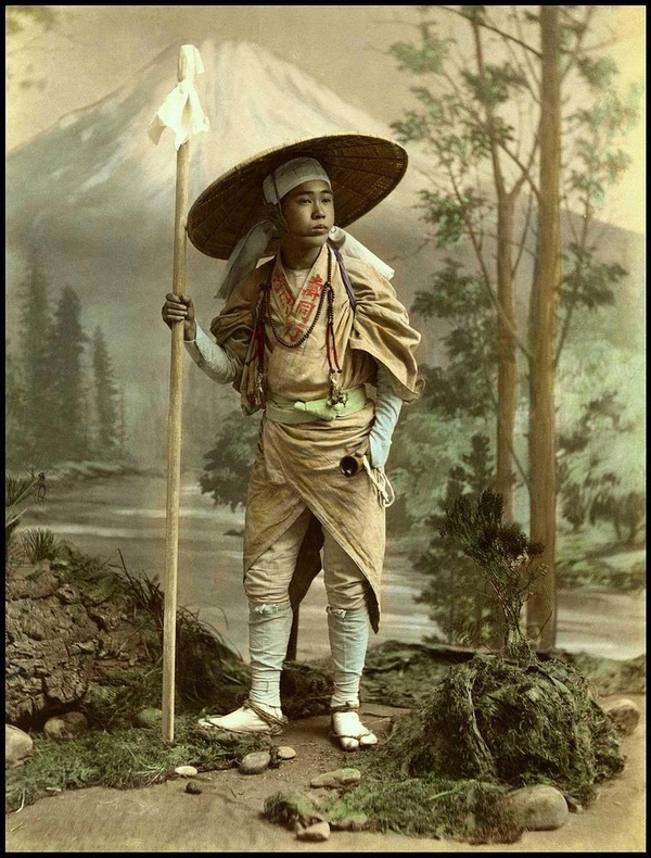 Kodowanie wiatru - techniki tajnej komunikacji szkół ninja w czasie wojen Sengoku Esej o technikach kodowanej komunikacji między oddziałami shinobi na przestrzeni historii Muromachi i Edo Japonii.