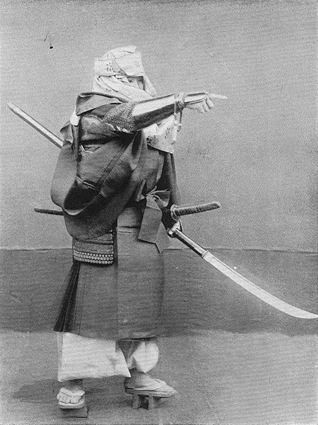 Ubiór wojownika - mnicha sohei Esej o zbrojnym buddyzmie w Japonii okresu shogunatu w Kamakurze.