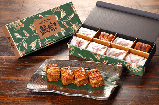 Oseibo – japoński rytuał wdzięczności i pamięci. Dlaczego uczeń pamięta o mistrzu przez całe życie? Esej o japońskiej praktyce drobnych prezentów z wdzięczności w połowie roku (ochugen) oraz na koniec roku (oseibo).