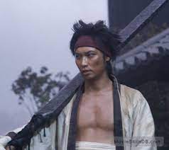 Rurouni Kenshin - kabukimono z wielkim mieczem. Esej o kabukimono - upadłych samurajach i roninach na koniec okresu wiojen sengoku, gdy Japonia weszła w okres pokoju.