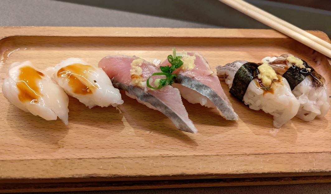 Edomae sushi Esej o grupie społecznej Edo Japonii shogunatu Tokuwawów - botefuri - ulicznych sprzedawcach wędrownych