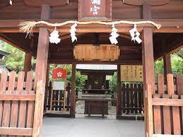 W świątyniach shintoistycznych można znaleźć tabliczki z zagadkami matematycznymi wasan - sangaku Esej o japońskiej matematyce wasan z okresu Edo. Gdy japońska matematyka była pełna odkryć, a jednocześnie pozostawała sztuką.