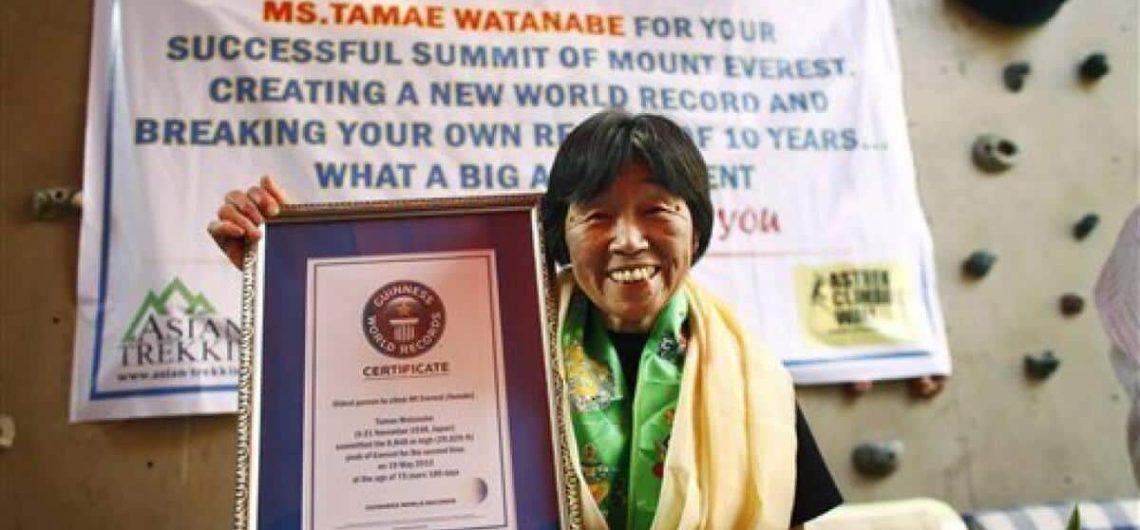 Tamae Watanabe po zdobyciu Mount Everest. Tamae Watanabe - kobieta, która zdobyła Mount Everest w wieku 73 lat - poznajmy jej inspirujące osiągnięcia i filozofię życia.
