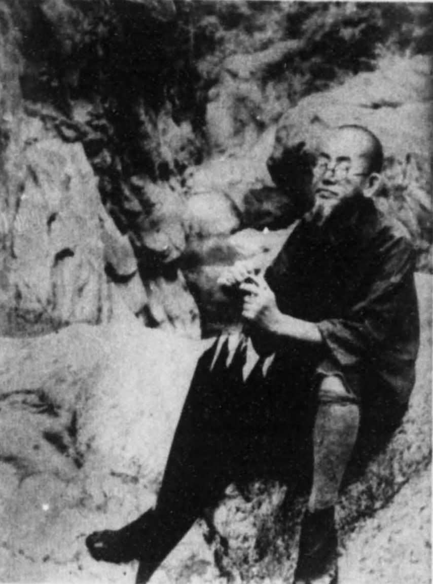 Poezja głupiego wędrowca. Taneda Santōka i ucieczki, które niczego nie leczyły Alkoholik w mnisim habicie, który przeszedł Japonię z żebraczą miską i pisał haiku bez siedemnastu sylab. Taneda Santōka i droga, która niczego nie leczyła.