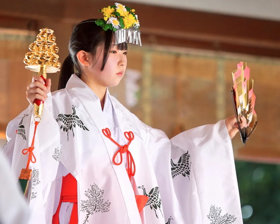 Goddess Uzume dances naked and, with her sacred antics, saves us from sorrowful seriousness – Japanese mythology, how timely today An essay about the Japanese goddess Ame no Uzume – a figure of wild femininity and dancing shamanism.