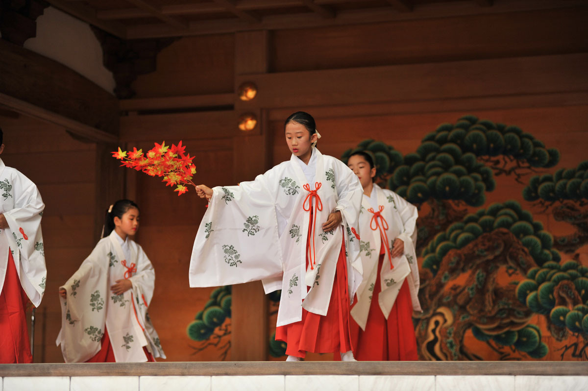 Goddess Uzume dances naked and, with her sacred antics, saves us from sorrowful seriousness – Japanese mythology, how timely today An essay about the Japanese goddess Ame no Uzume – a figure of wild femininity and dancing shamanism.