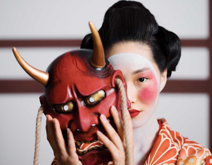 Nie ten uśmiech, nie ta pauza. Gramatyka ciszy w japońskiej kulturze wysokiego kontekstu. W kulturze wysokiego kontekstu gesty, pauzy i spojrzenia niosą więcej znaczeń niż słowa. Jak zrozumieć subtelne sygnały w kulturze Japonii?