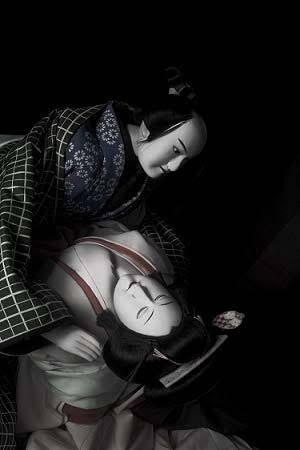 Wzornik samobójczej miłości. Co nam mówi teatr czasów shōgunatu, a co Werter Goethego? Świt nad Osaką, rok 1703. Miesiąc później całe miasto ogląda tę śmierć na scenie, a kasa teatru spłaca długi. Sonezaki shinjū, Werter Goethego i cena formy.