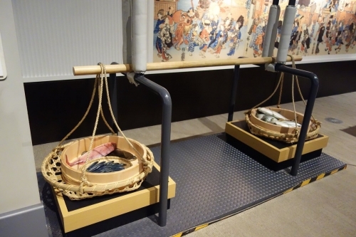 Tenbinbo - narzędzie pracy botefuri - sprzedaż uliczna Edo Esej o grupie społecznej Edo Japonii shogunatu Tokuwawów - botefuri - ulicznych sprzedawcach wędrownych