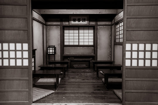 Wnętrze Terakoya, Japonia Edo Esej o oddolnych szkołach ludowych terakoya w Japonii okresu Edo (shogunatu Tokugawów).