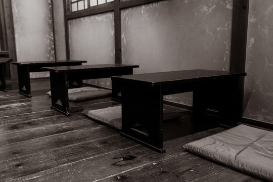 Sala nauki w Terakoya, Edo Esej o oddolnych szkołach ludowych terakoya w Japonii okresu Edo (shogunatu Tokugawów).