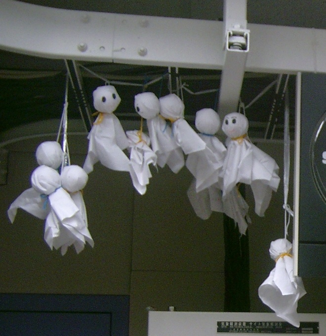 Teru Teru Bōzu – Take the Rain Away and Bring the Sun… or Snip! What is teru teru bōzu? Discover Japan’s weather charm, its dark legends, childhood rituals, and the quiet magic hidden in everyday life.