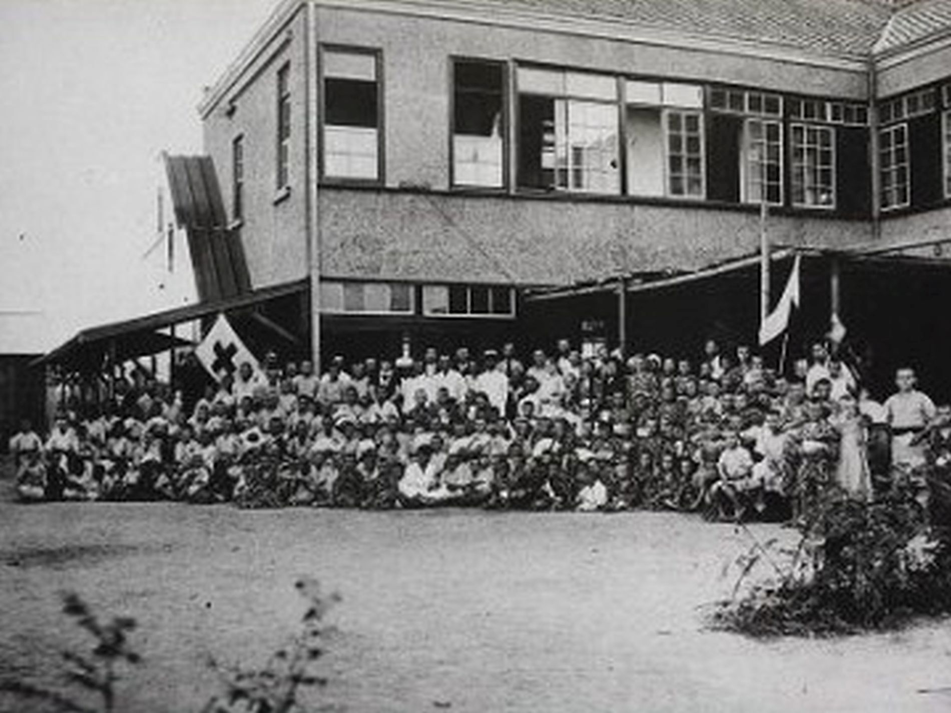 Fukudenkai - pomoc sierotom syberyjskim przez Japonię. Artykuł o współpracy polsko-japońskiej podczas II Wojny Światowej. Jak Japończycy i Polacy omijali Niemców, by wymienić się danymi wywiadowczymi.