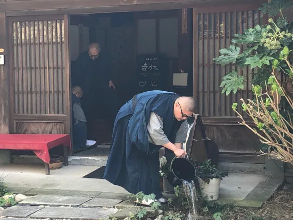 The Tradition of Kōans in Japan – A Zen Practice That Doesn’t Give Answers, But Takes Them Away Kōans in the Tradition of Japanese Zen Based on the Writings in the Shasekishū. What Are Kōans, and What Can They Give Us — and Take Away?